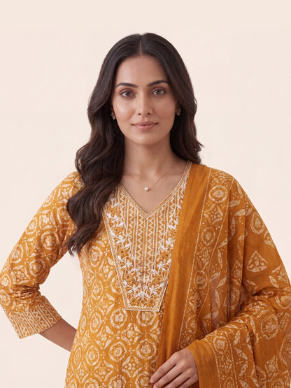 Women Ethnic Motifs Printed Regular Kurta with Trousers & With Dupatta