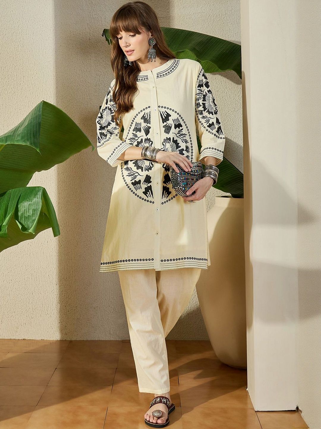 Dhiyona IE Women Ethnic Motifs Embroidered Straight Kurta Palazzos Set