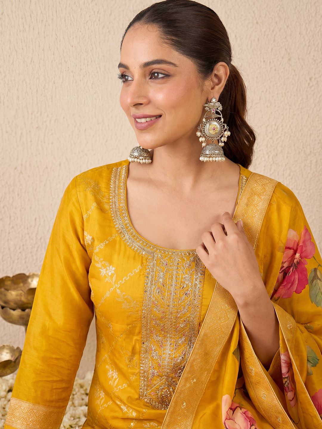 Dhiyona IE Women Regular Thread Work Kurta with Palazzos & With Dupatta
