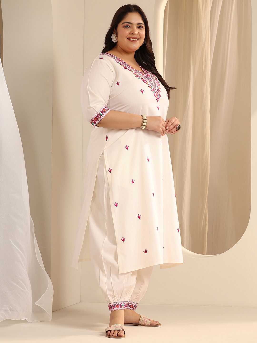 Dhiyona Women's Plus Size Floral Printed Thread Work Kurta With Salwar & Dupatta