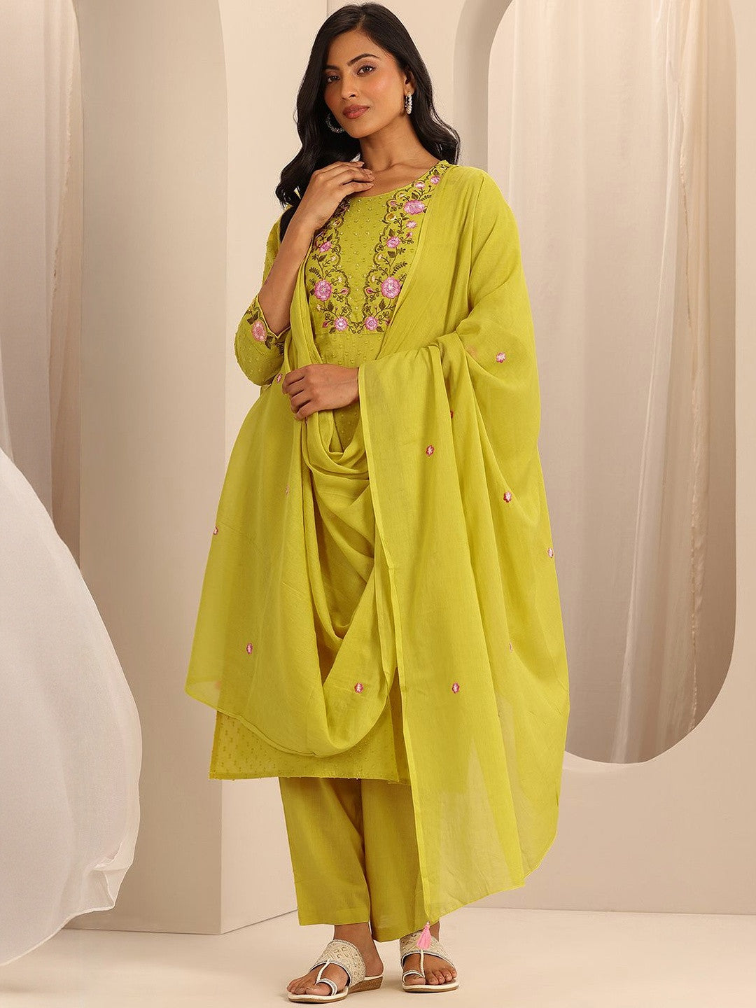 Floral Embroidered Thread Work Straight Kurta With Trousers & Dupatta