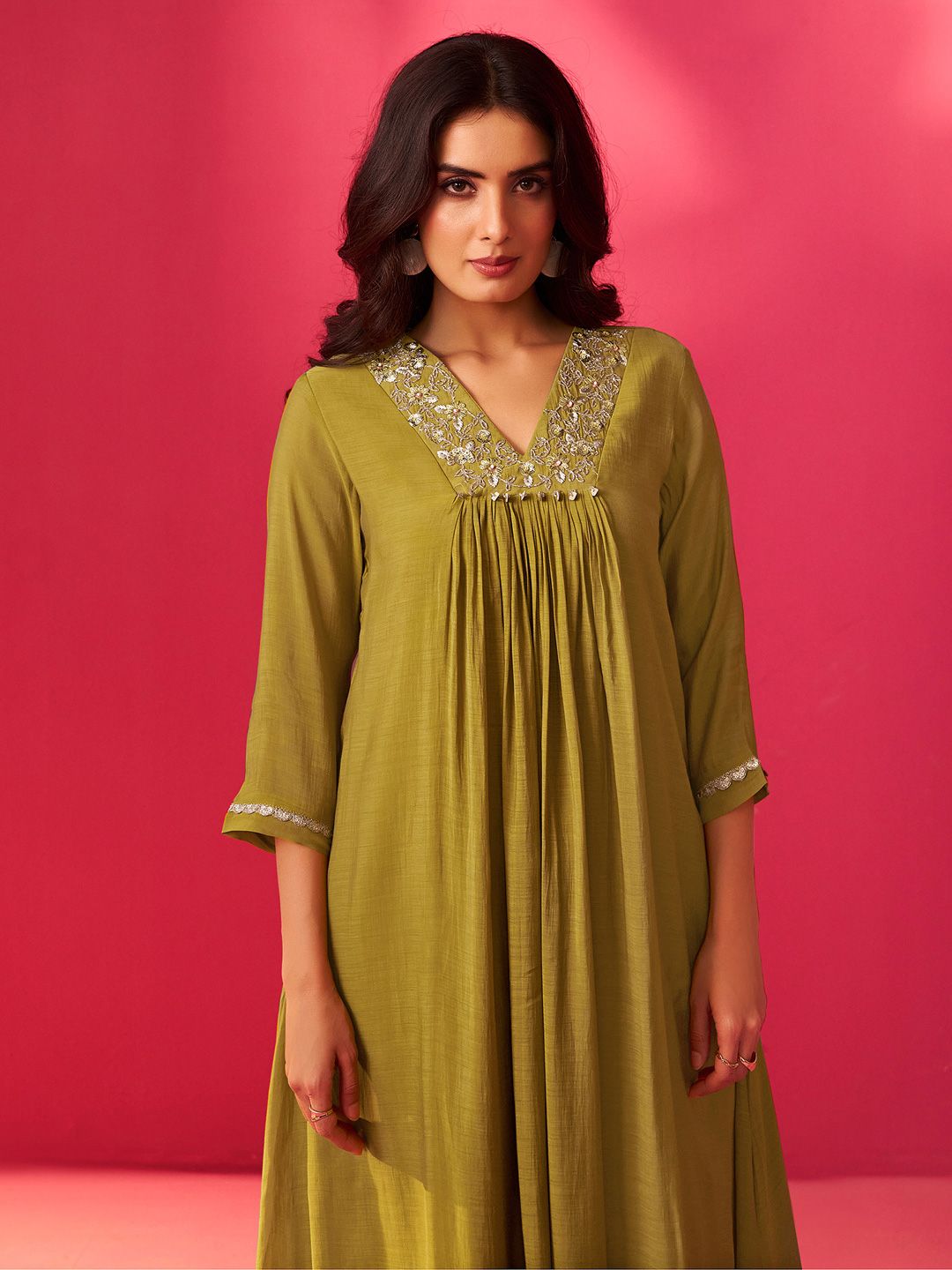 Dhiyona IE Women Floral Embroidered Pleated Sequinned Kurta with Trousers