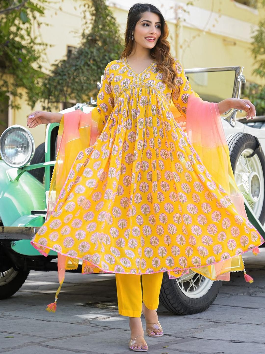 Dhiyona KL Women Yellow Silk Blend Kurta Sets