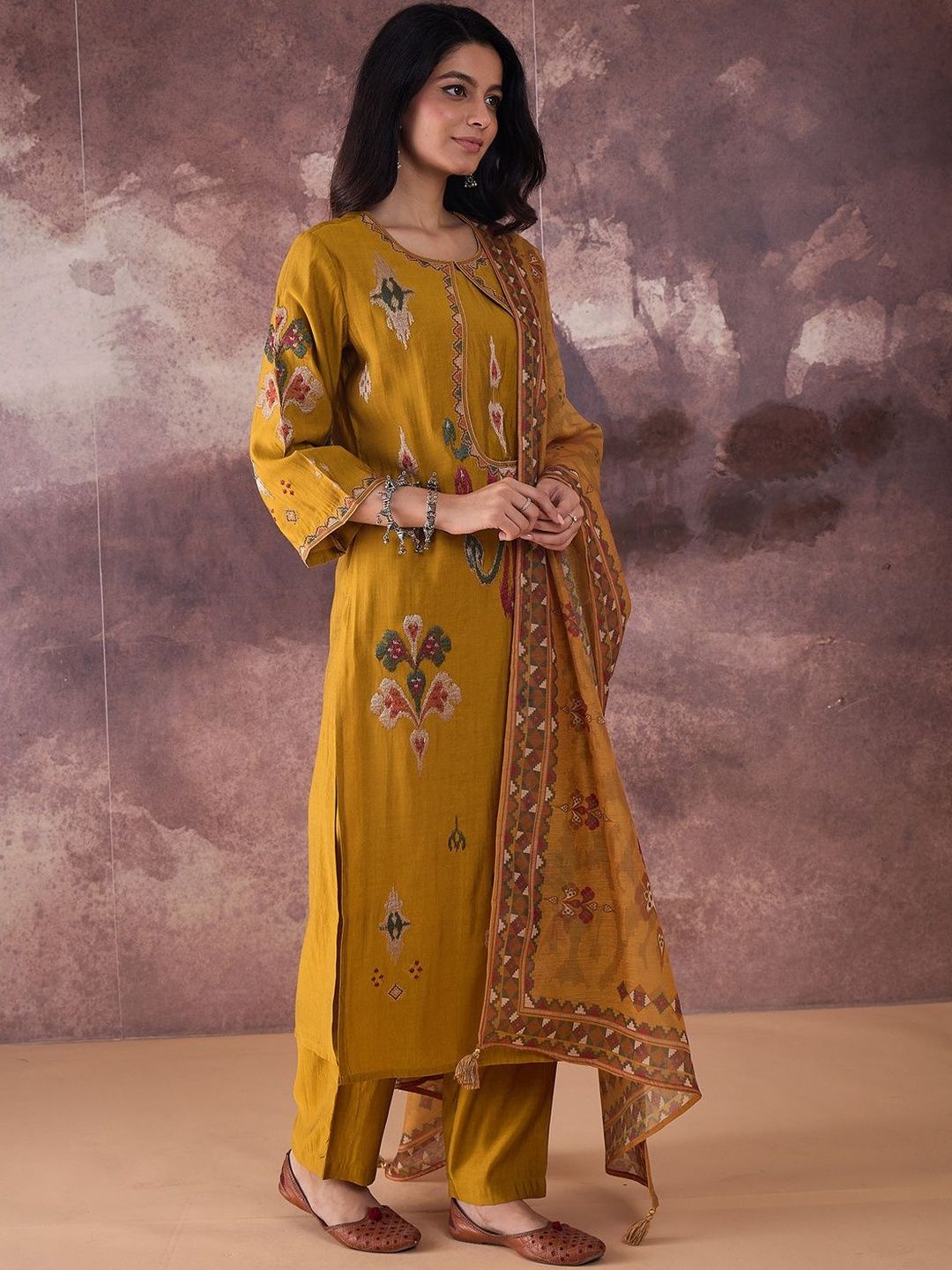 Ethnic Motifs Embroidered Regular Thread Work Kurta With Trousers & Dupatta