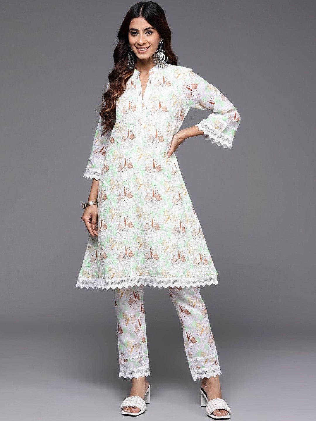 Women Printed Regular Kurta with Trousers