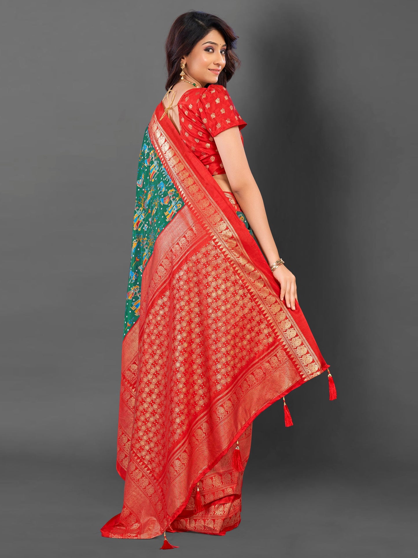Women's Cotton Blend Green Printed Designer Saree With Blouse Piece