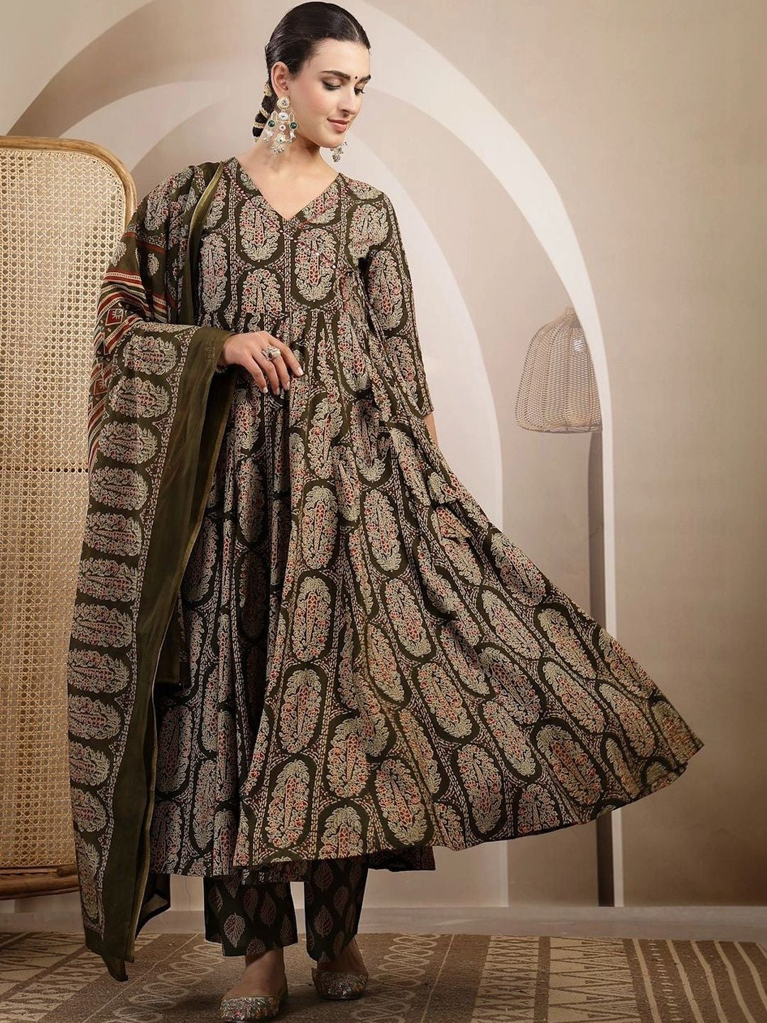 Women Ethnic Motifs Printed Regular Kurta with Trousers & With Dupatta