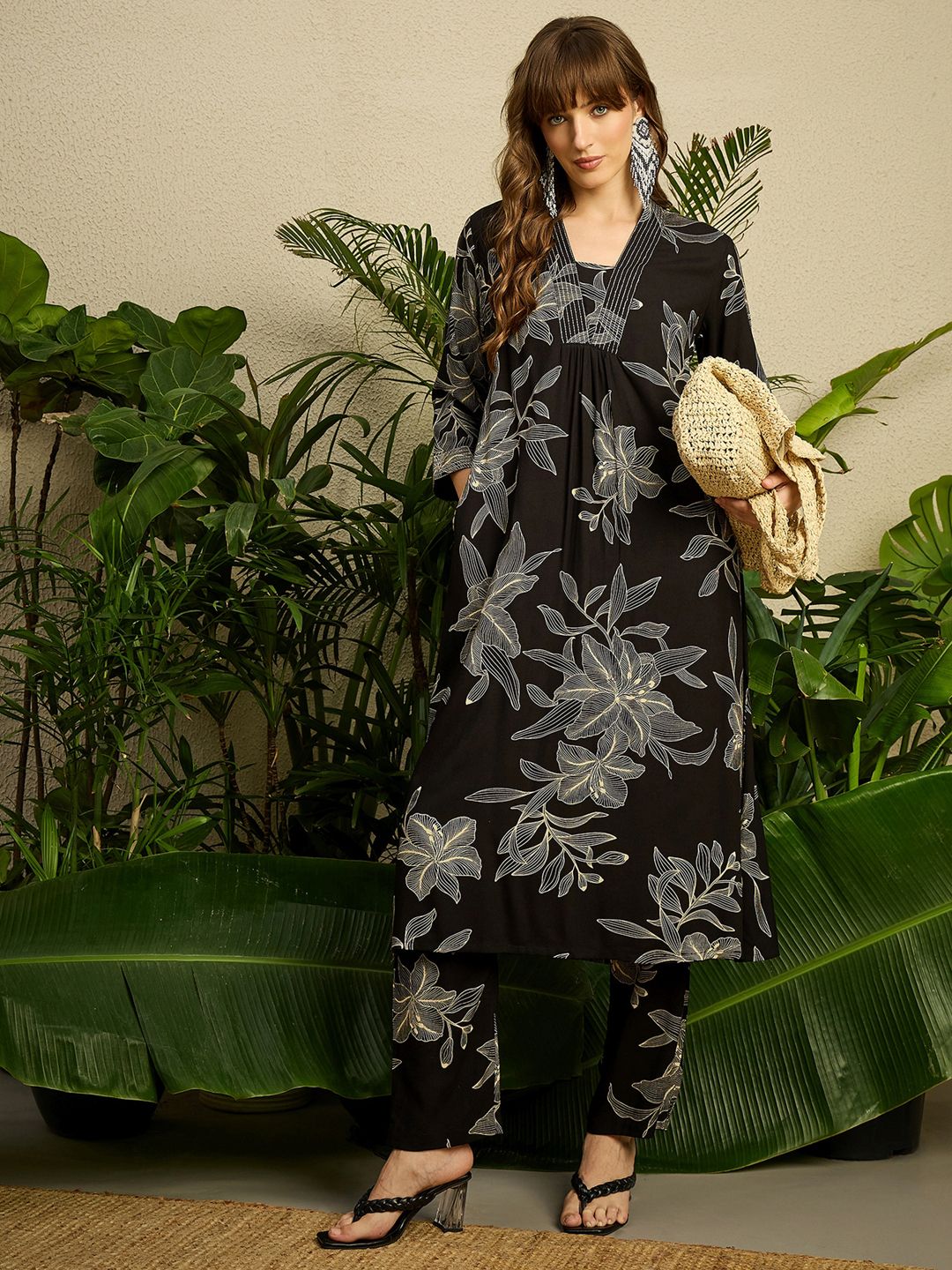 Dhiyona IE Women Black Viscose Rayon Floral Printed Regular Kurta with Trousers Set