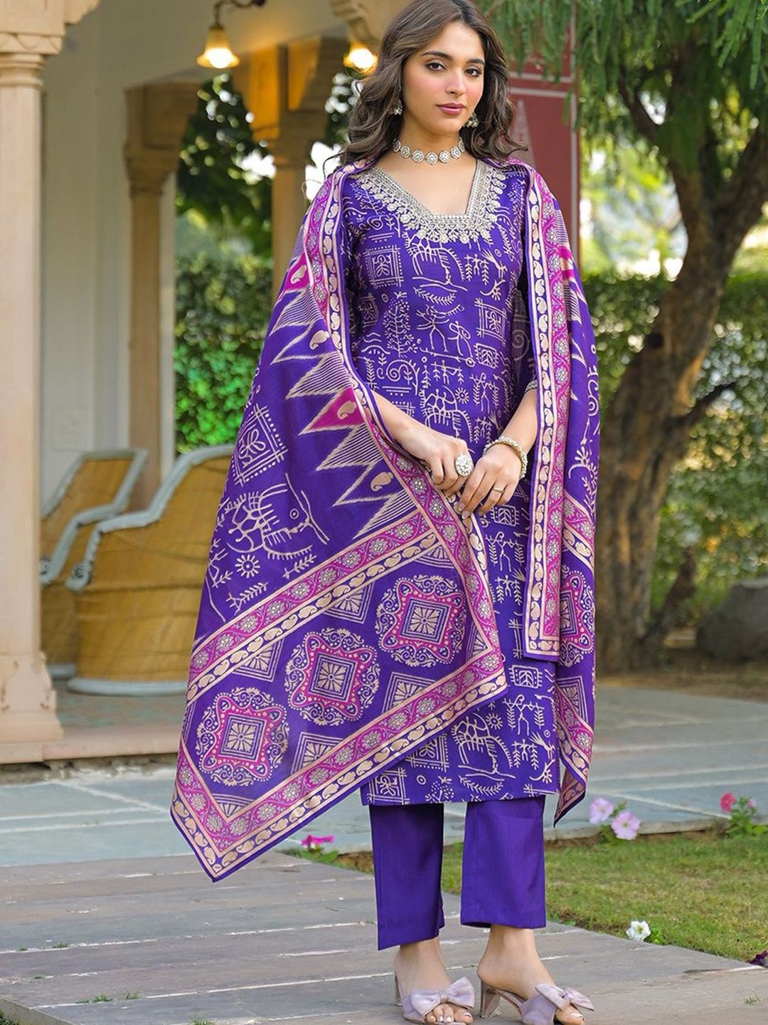 Dhiyona KL Women Ethnic Motifs Printed Regular Thread Work Kurta with Trousers & With Dupatta