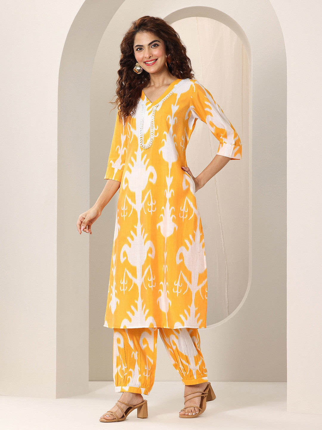 Women Ethnic Motifs Printed Regular Kurta with Trousers