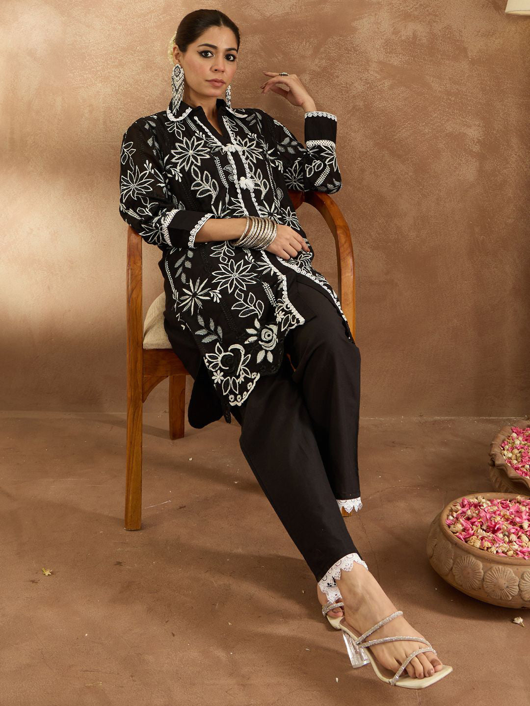 Women Floral Embroidered Regular Thread Work Pure Cotton Kurta with Trousers