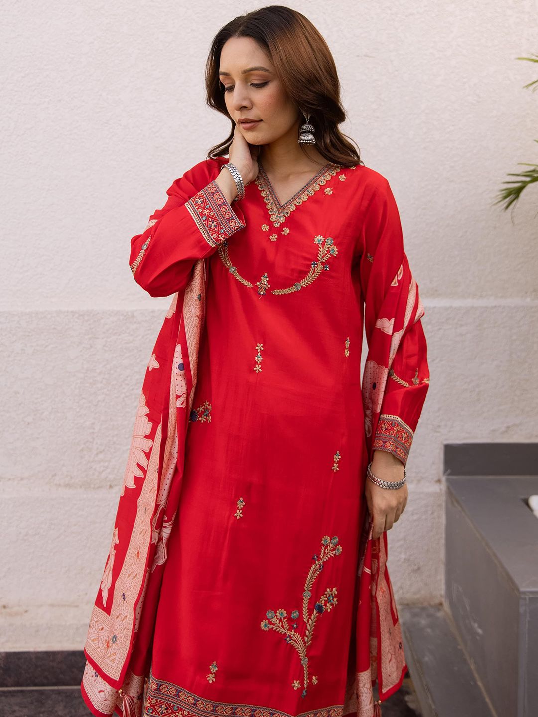 Dhiyona KL Women Floral Embroidered Kurta with Palazzo & Dupatta