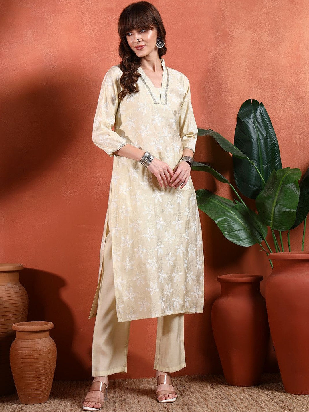 Dhiyona SN Floral Printed V-Neck Thread Work Straight Kurta With Trousers