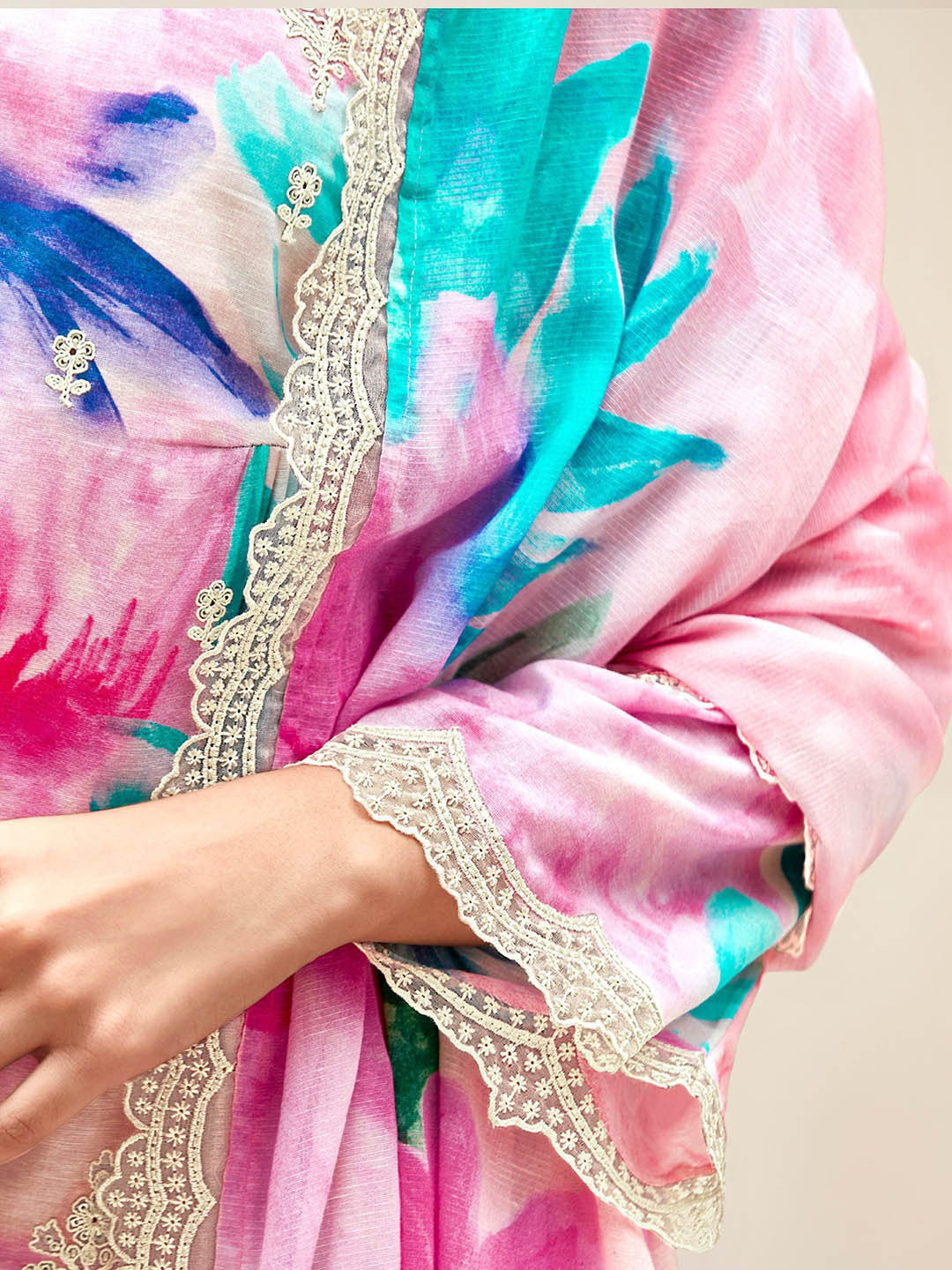 Women Floral Embroidered Regular Thread Work Kurta with Trousers & With Dupatta