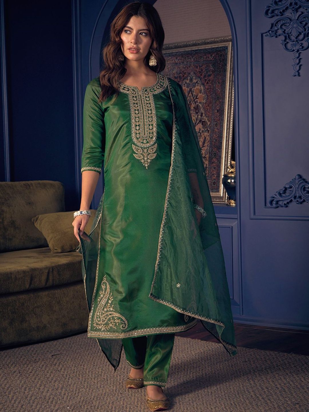 Dhiyona CH Women Ethnic Motifs Embroidered Regular Thread Work Kurta with Trousers & With Dupatta