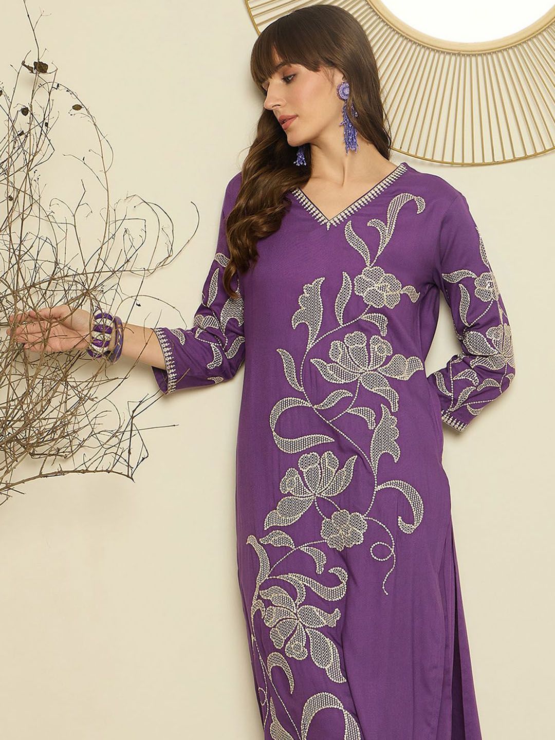 Dhiyona IE Women Ethnic Motifs Embroidered Regular Thread Work Kurta with Trouser