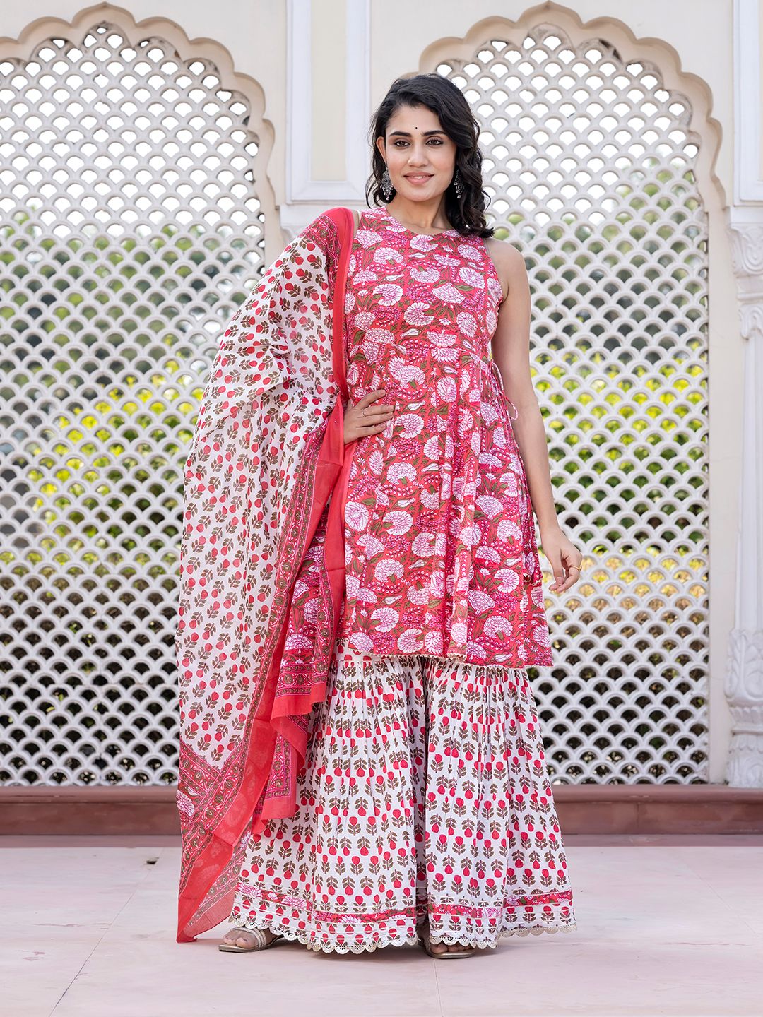 Dhiyona KL Women Floral Printed Regular Pure Cotton Kurta with Sharara & With Dupatta