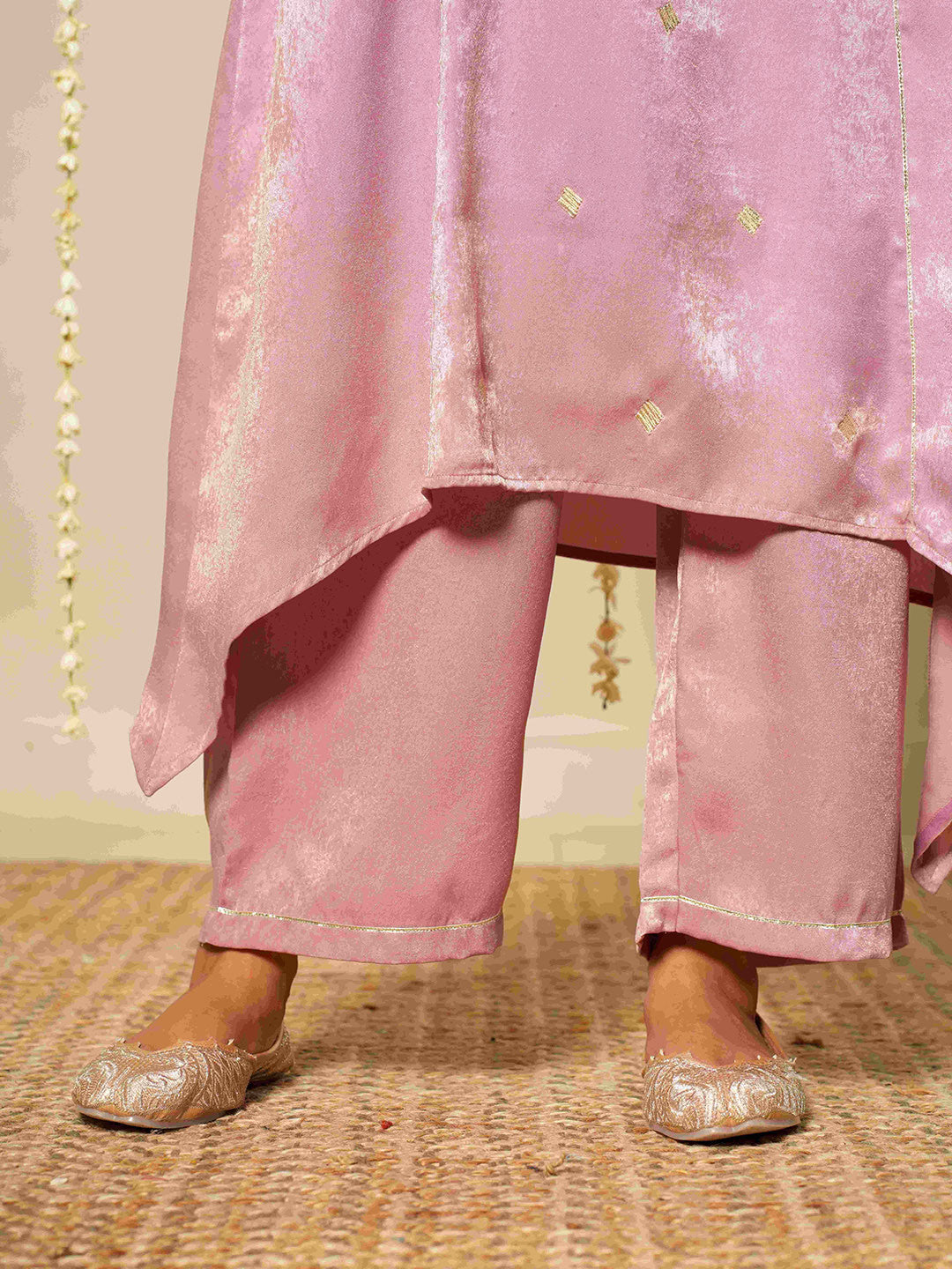 Women Velvet Ethnic Kurta Set