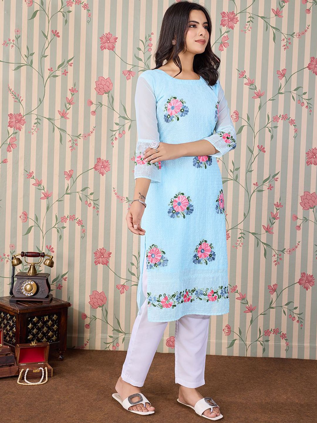 Dhiyona OD  Floral Embroidered Thread Work Floral Georgette Straight Kurta