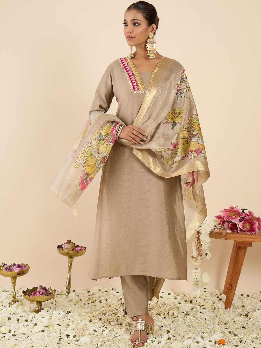 Women Floral Regular Thread Work Raw Silk Kurta with Trousers & With Dupatta