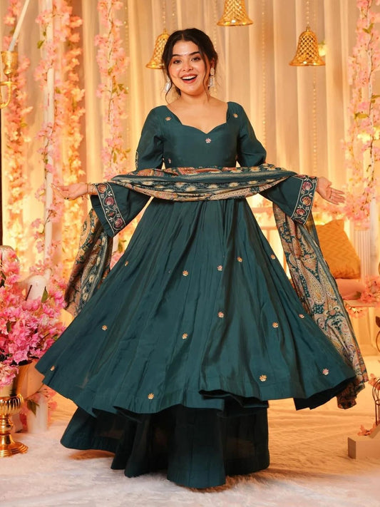 Dhiyona KL Women Ethnic Motifs Embroidered Panelled Thread Work Chanderi Silk Kurta with Palazzos & With Dupatta