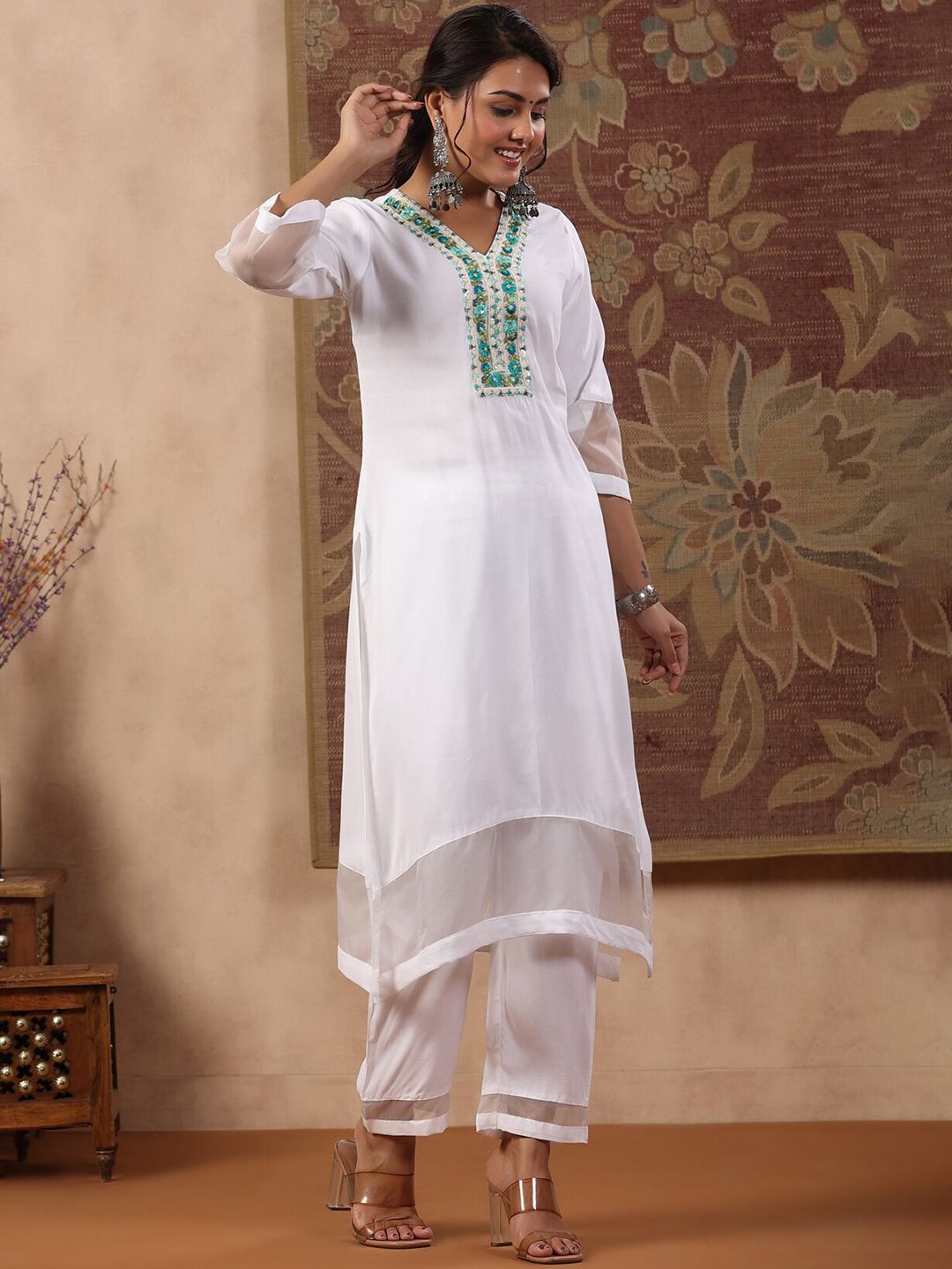 Dhiyona RR Women's Floral Yoke Design Thread Work Kurta With Trousers