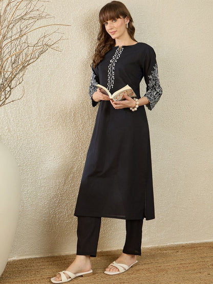 Dhiyona IE Printed Round Neck Three-Quarter Sleeves Pure Cotton Top With Trousers
