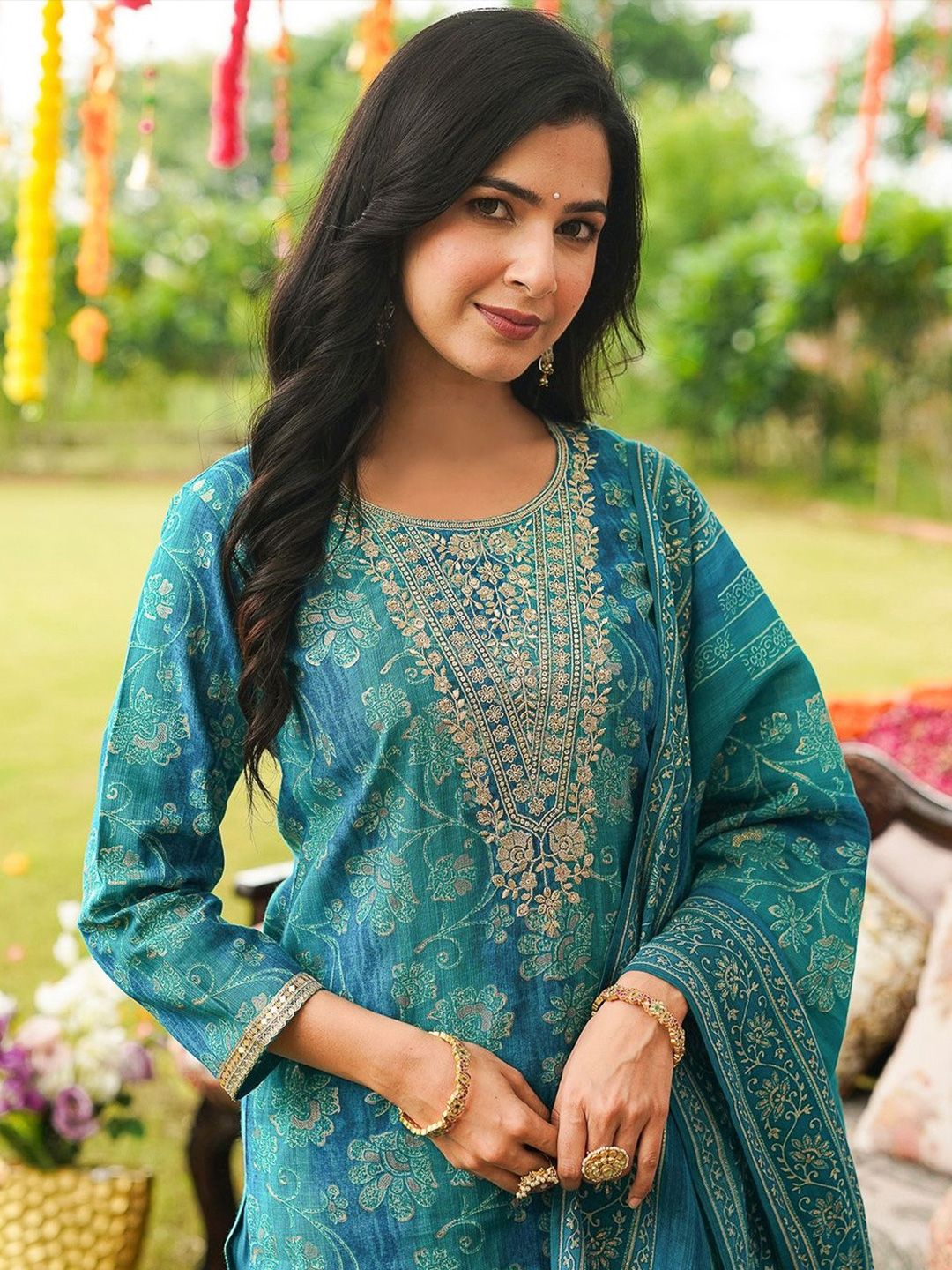 Dhiyona KL Ethnic Motifs Printed Thread Work Straight Kurta With Trousers & Dupatta