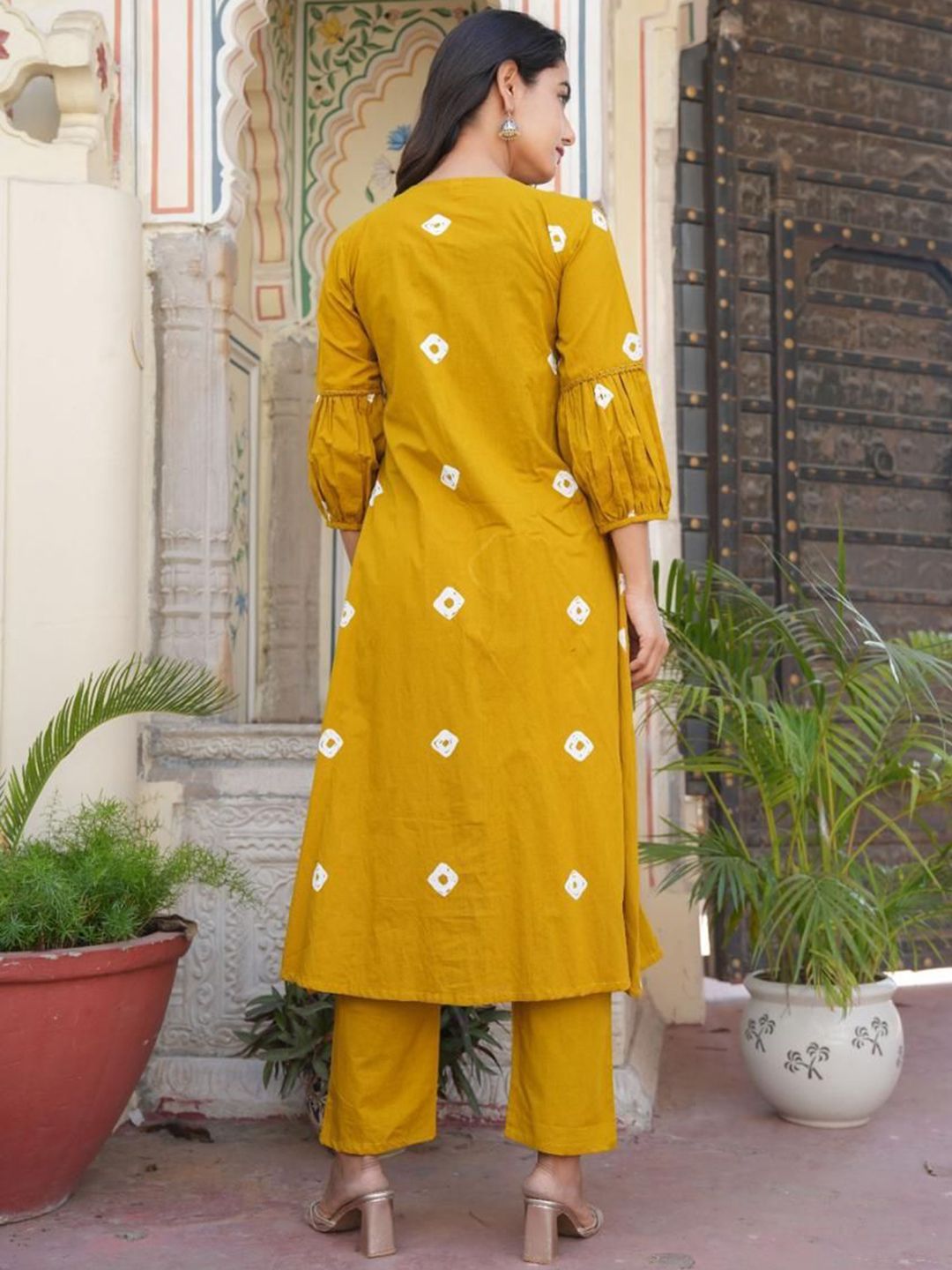 Dhiyona KL Women Floral Embroidered Kurta with Trousers & Dupatta