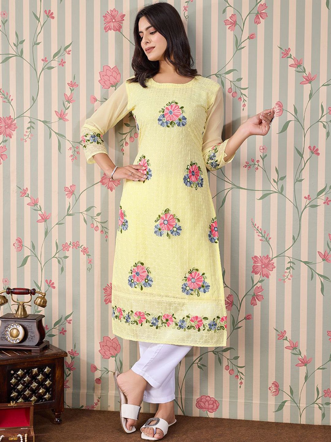Dhiyona OD  Floral Embroidered Thread Work Floral Georgette Straight Kurta