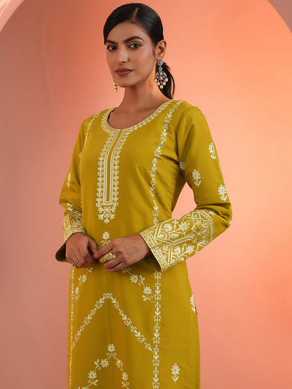 Floral Embroidered Round Neck Sequinned Straight Kurta With Trousers & Dupatta