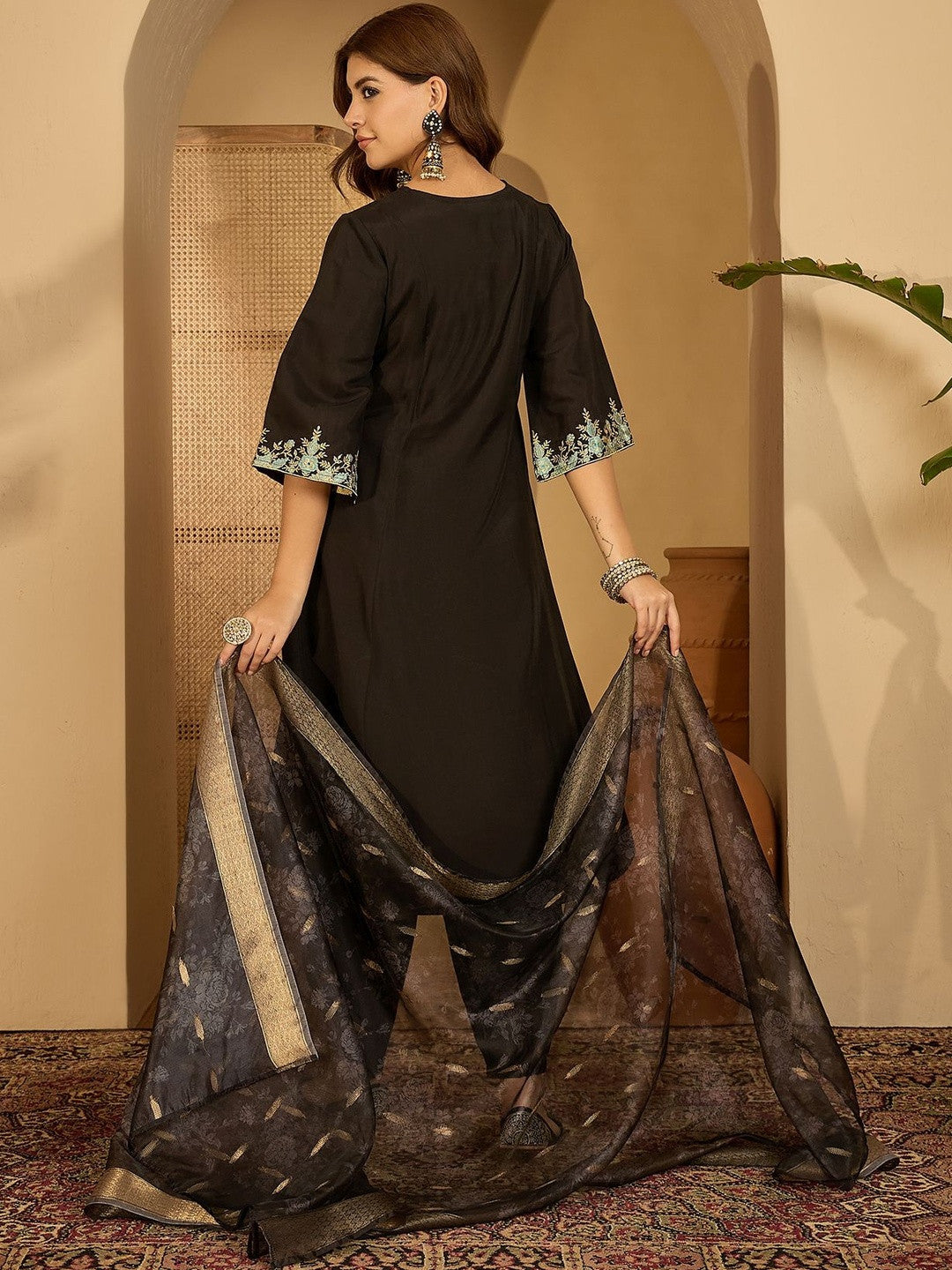 Women Black Embroidered Kurta Sets With Dupatta