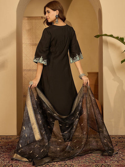 Women Black Embroidered Kurta Sets With Dupatta