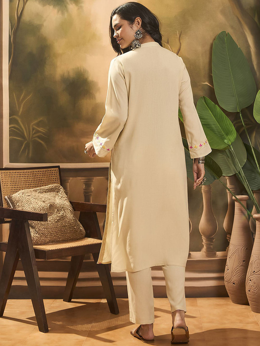 Mandarin Collar Thread Work Straight Kurta With Trouser