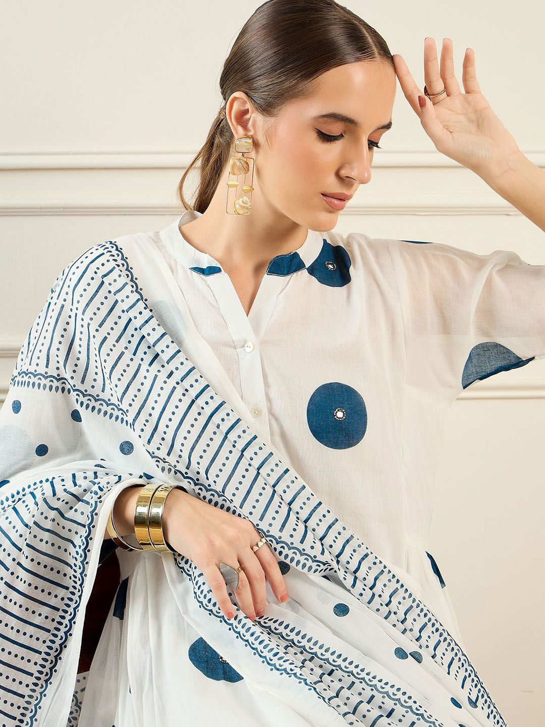 Dhiyona IE Women Off White Kurta Sets