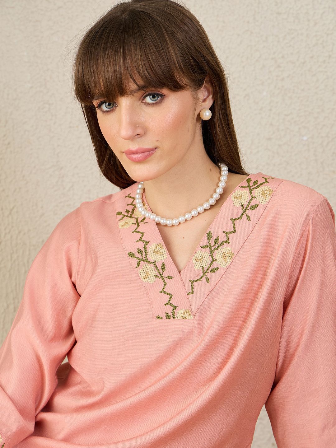 Dhiyona IE Floral Embroidered V-Neck A-Line Tunic With Trousers