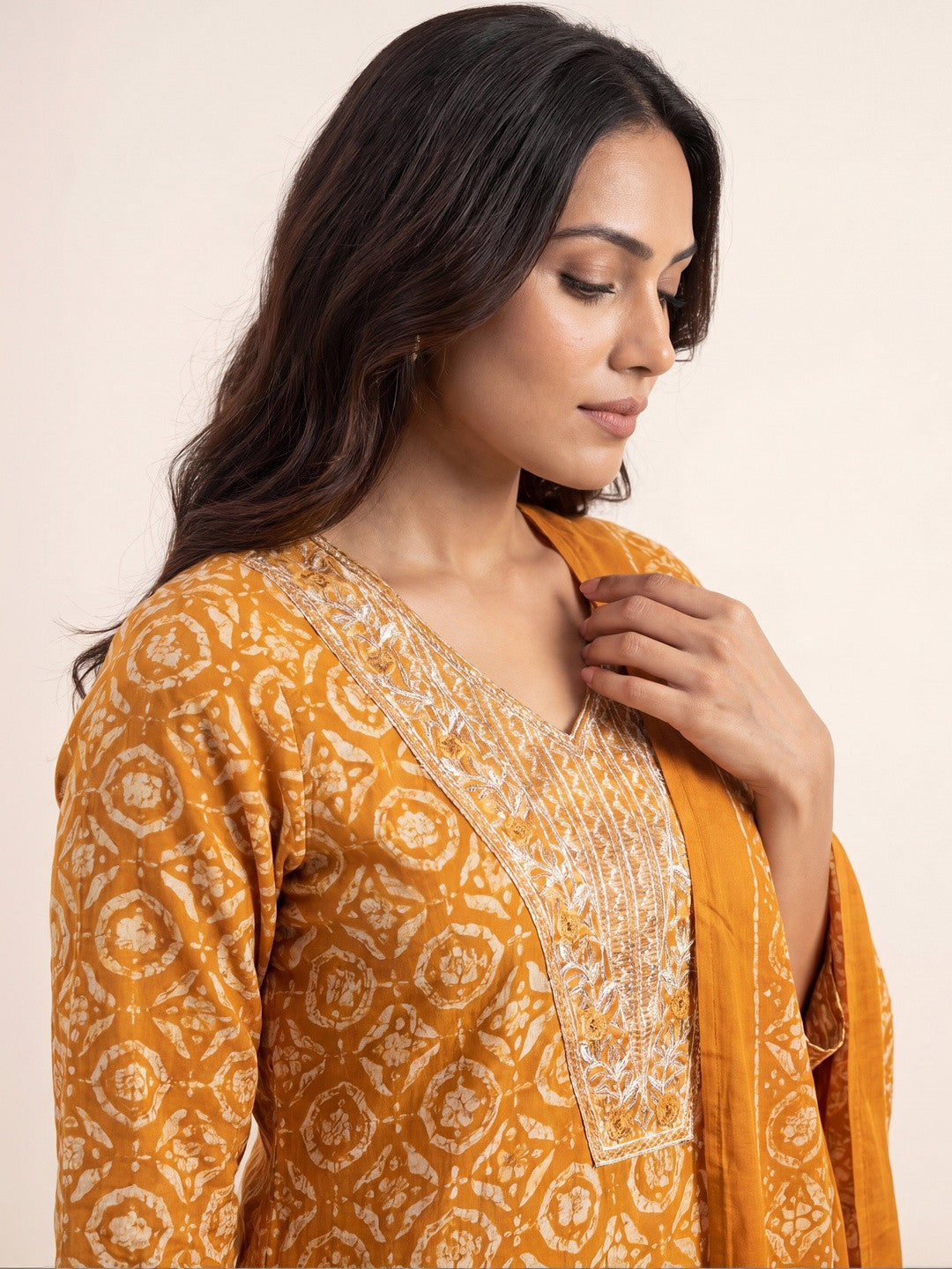 Women Ethnic Motifs Printed Regular Kurta with Trousers & With Dupatta