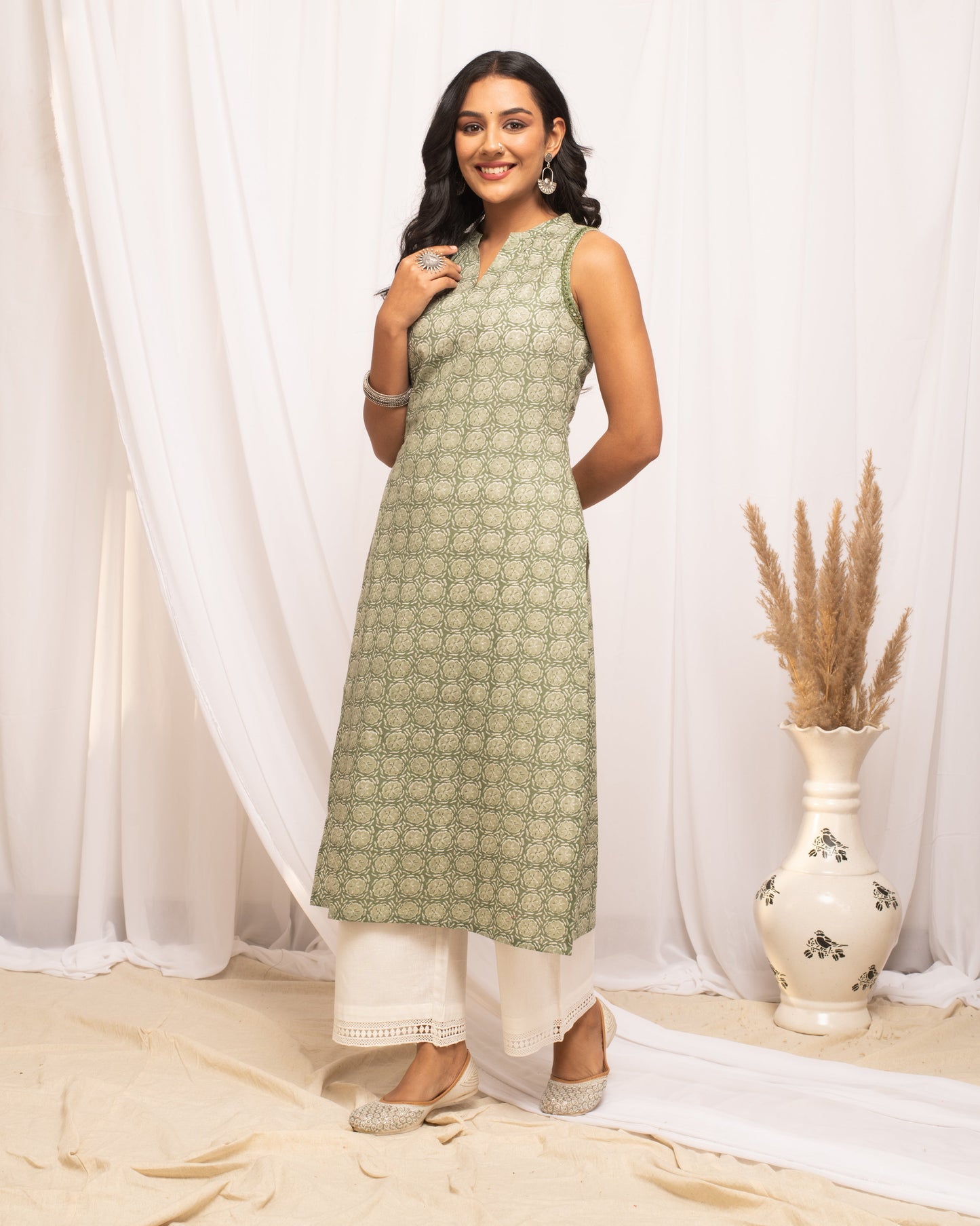 Women's Light Green Floral Printed Cotton Straight Kurta