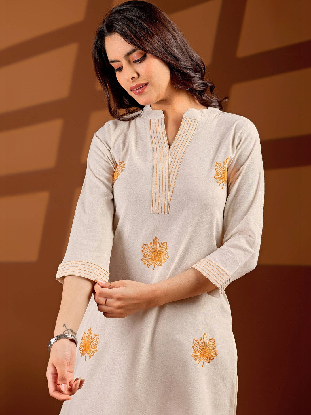 Women Ethnic Motifs Embroidered Regular Thread Work Pure Cotton Kurta with Trousers