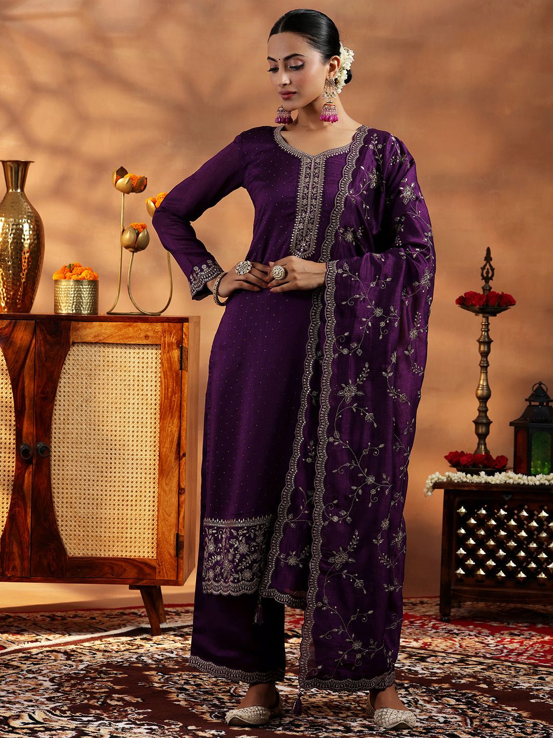 Dhiyona LL Women Floral Embroidered Regular Beads and Stones Kurta with Palazzos & With Dupatta