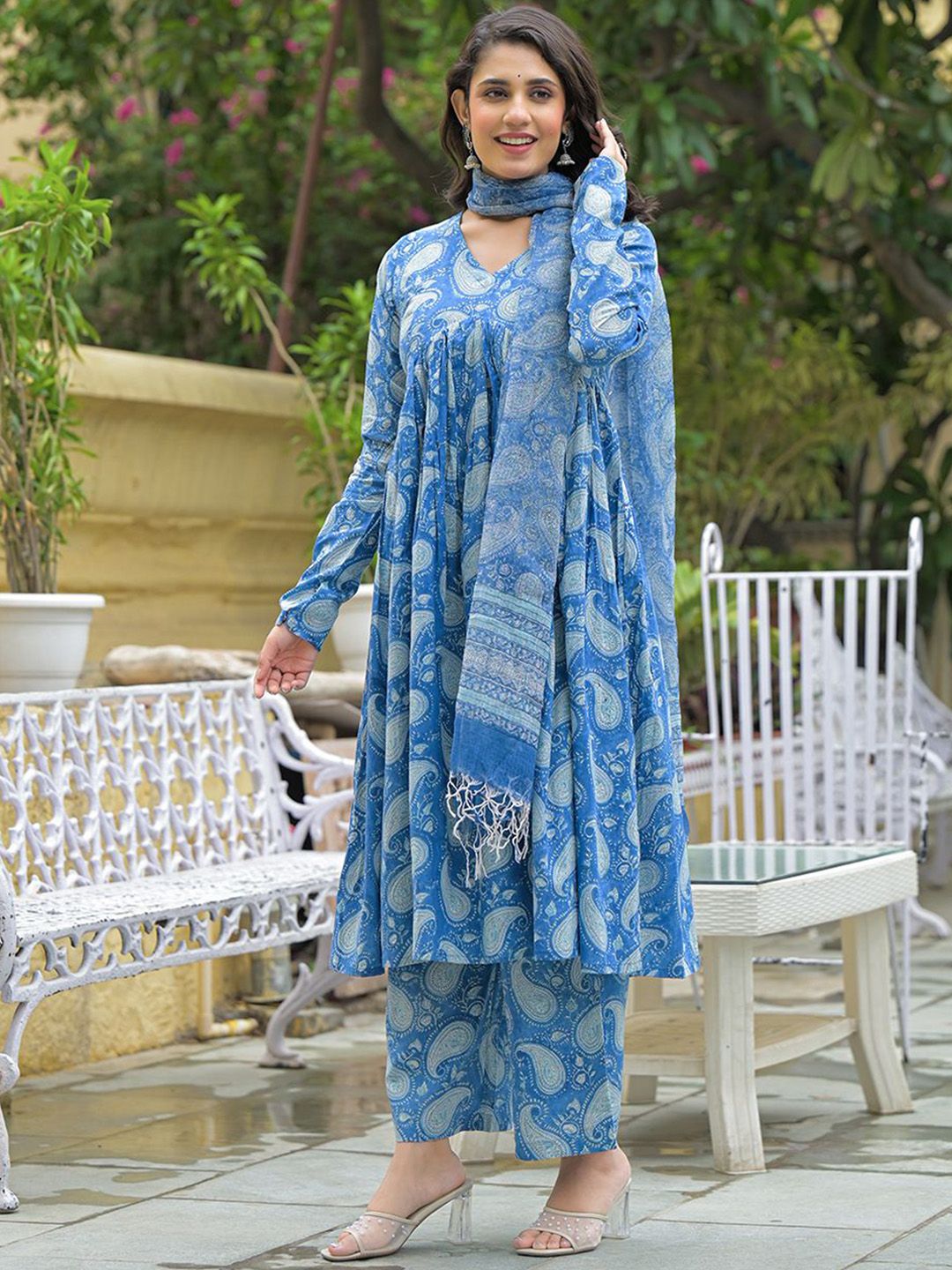 Dhiyona KL Women Paisley Printed Cotton Kurta with Palazzo & Dupatta