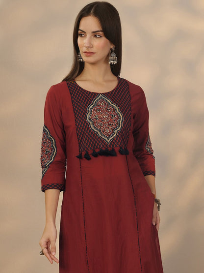 Women Ethnic Motifs Printed Regular Kurta with Trousers & With Dupatta
