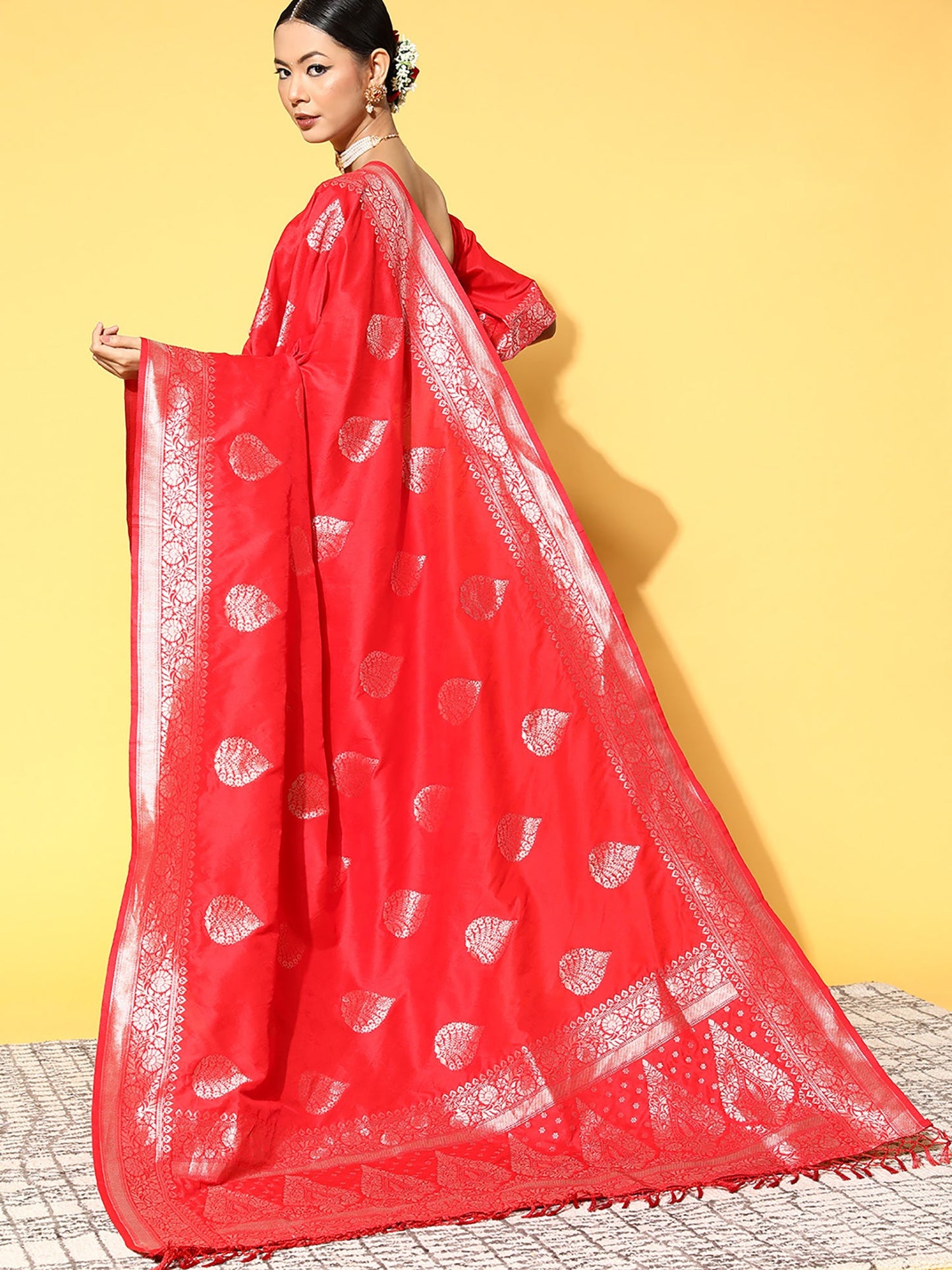 Women's Silk Blend Red Woven Design Celebrity Saree With Blouse Piece