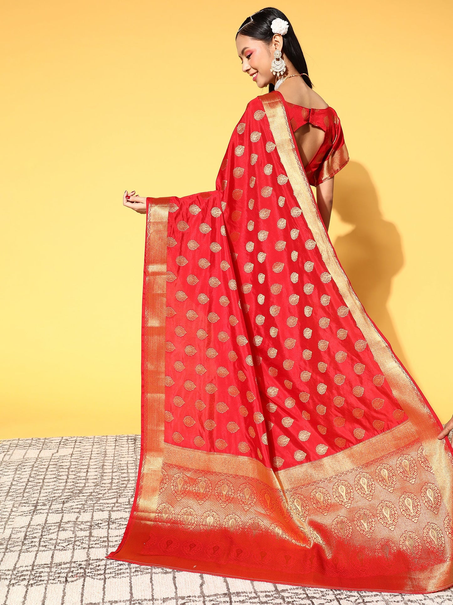 Women's Silk Blend Red Woven Design Celebrity Saree With Blouse Piece