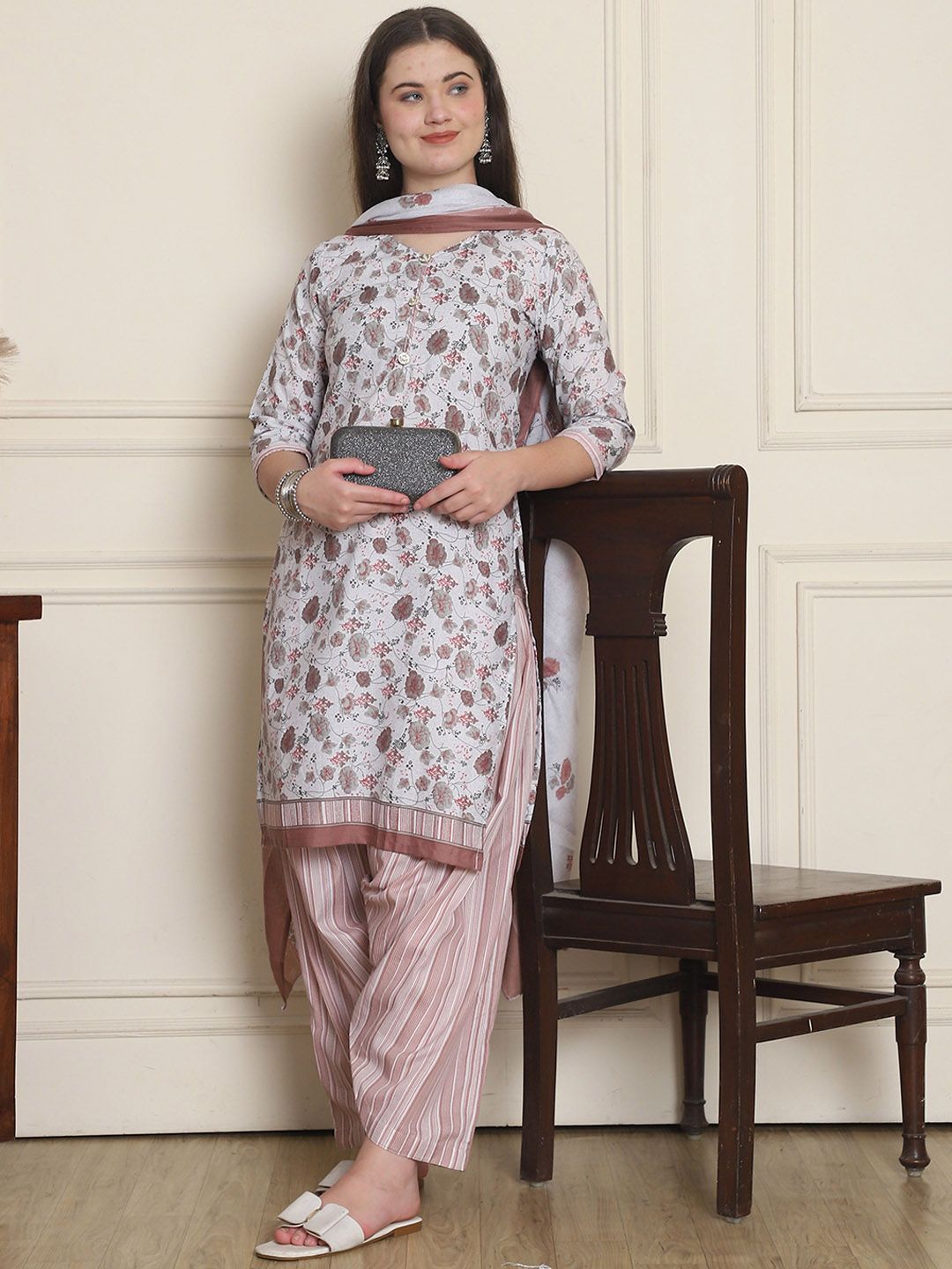 Dhiyona KL Floral Printed V-Neck Straight Kurta With Patiala & Dupatta