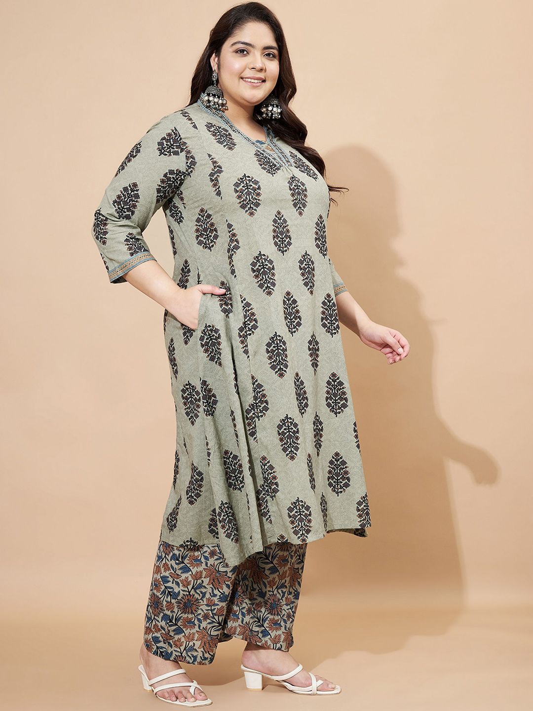 Dhiyona KL Women Plus Size Floral Printed Cotton Kurta with Palazzo & Dupatta