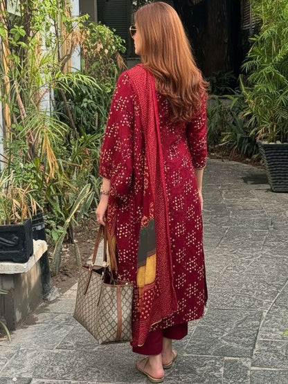 Dhiyona KL Ethnic Motifs Printed Thread Work Straight Kurta With Trousers & Dupatta