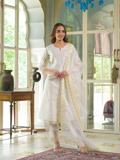 Dhiyona KL Women Cream Chanderi Silk Kurta With Trousers & Dupatta