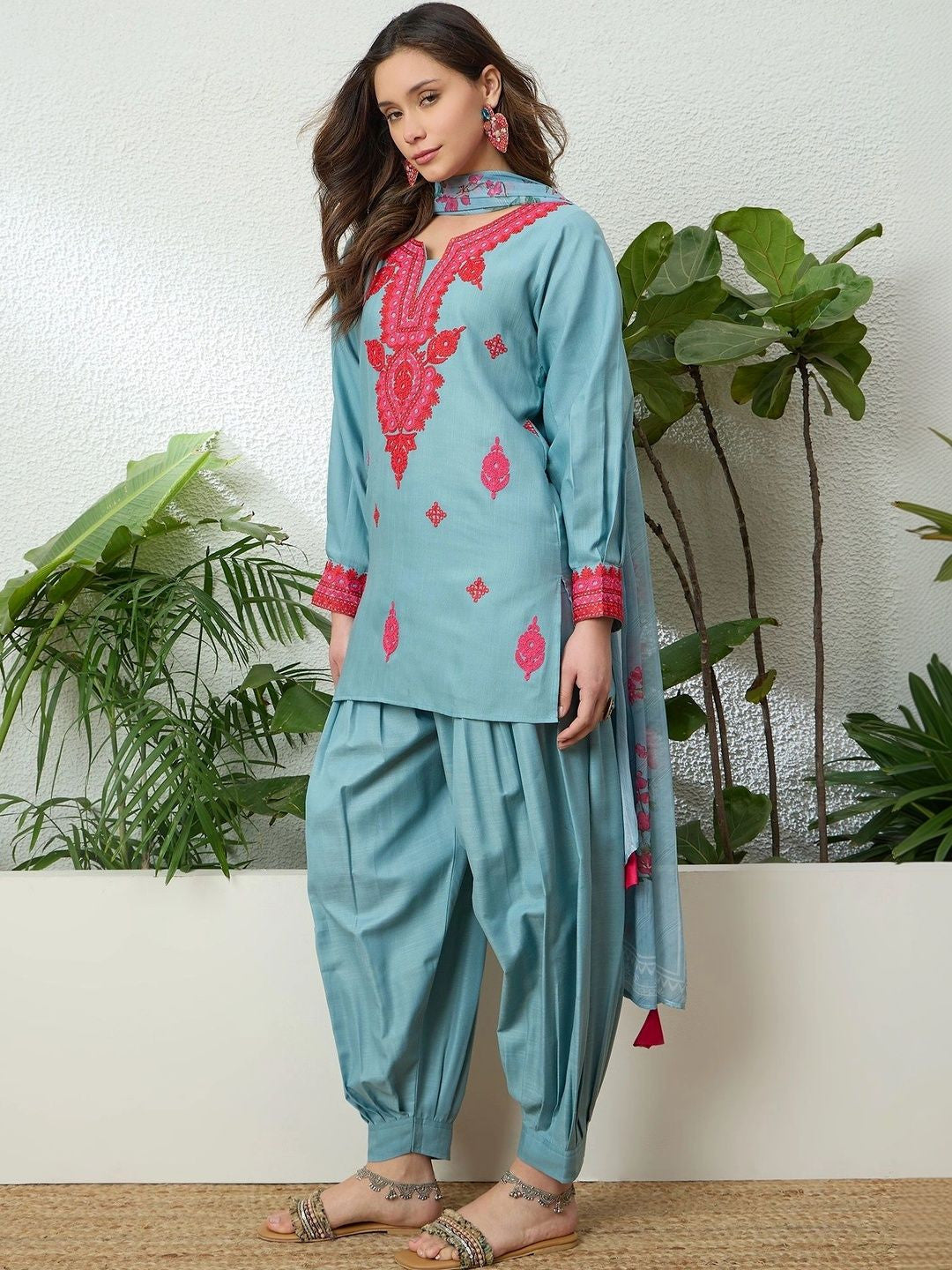 Women Ethnic Motifs Embroidered Regular Thread Work Kurta with Patiala & With Dupatta