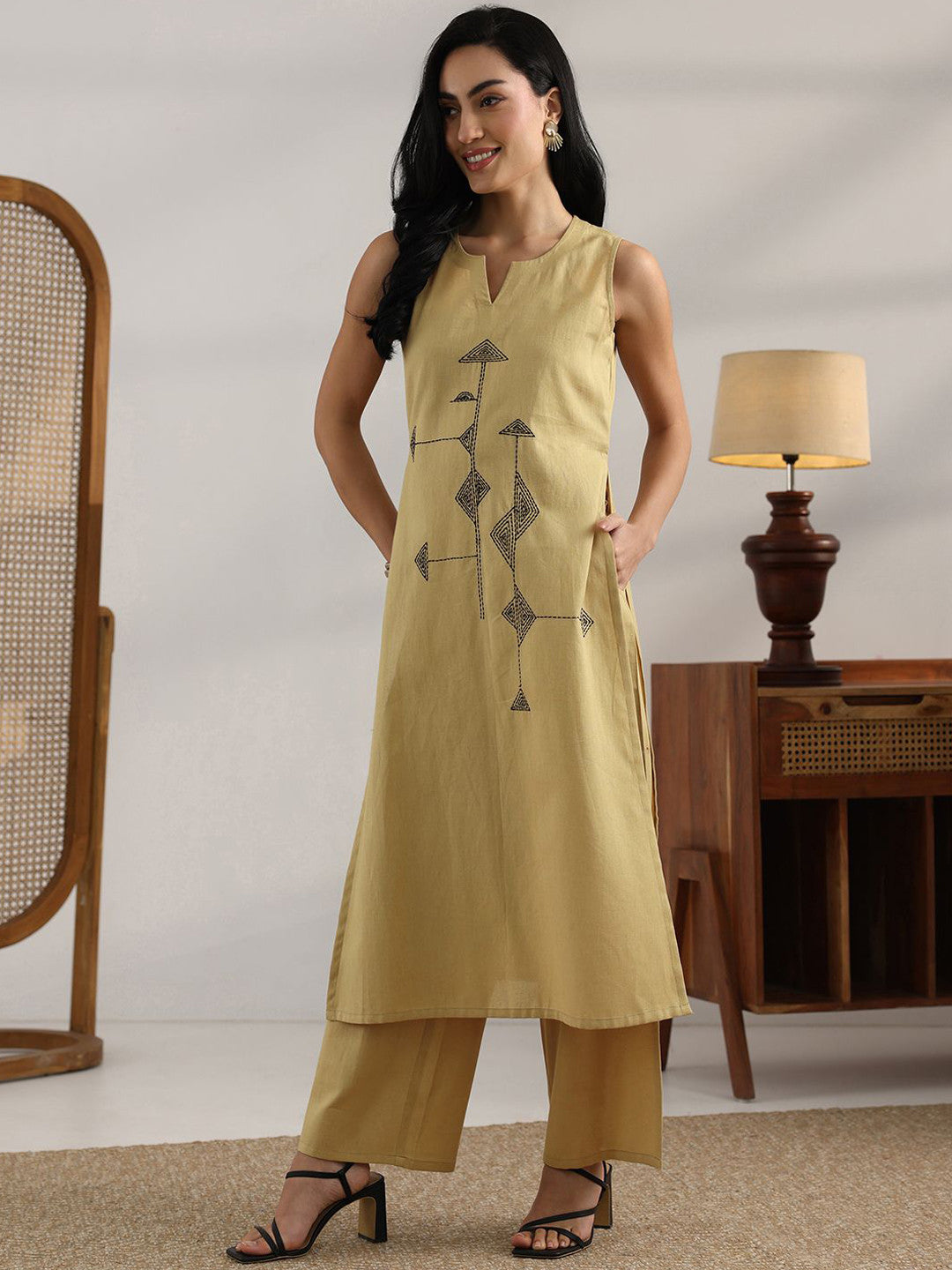 Women Embroidered Regular Kurta with Palazzos